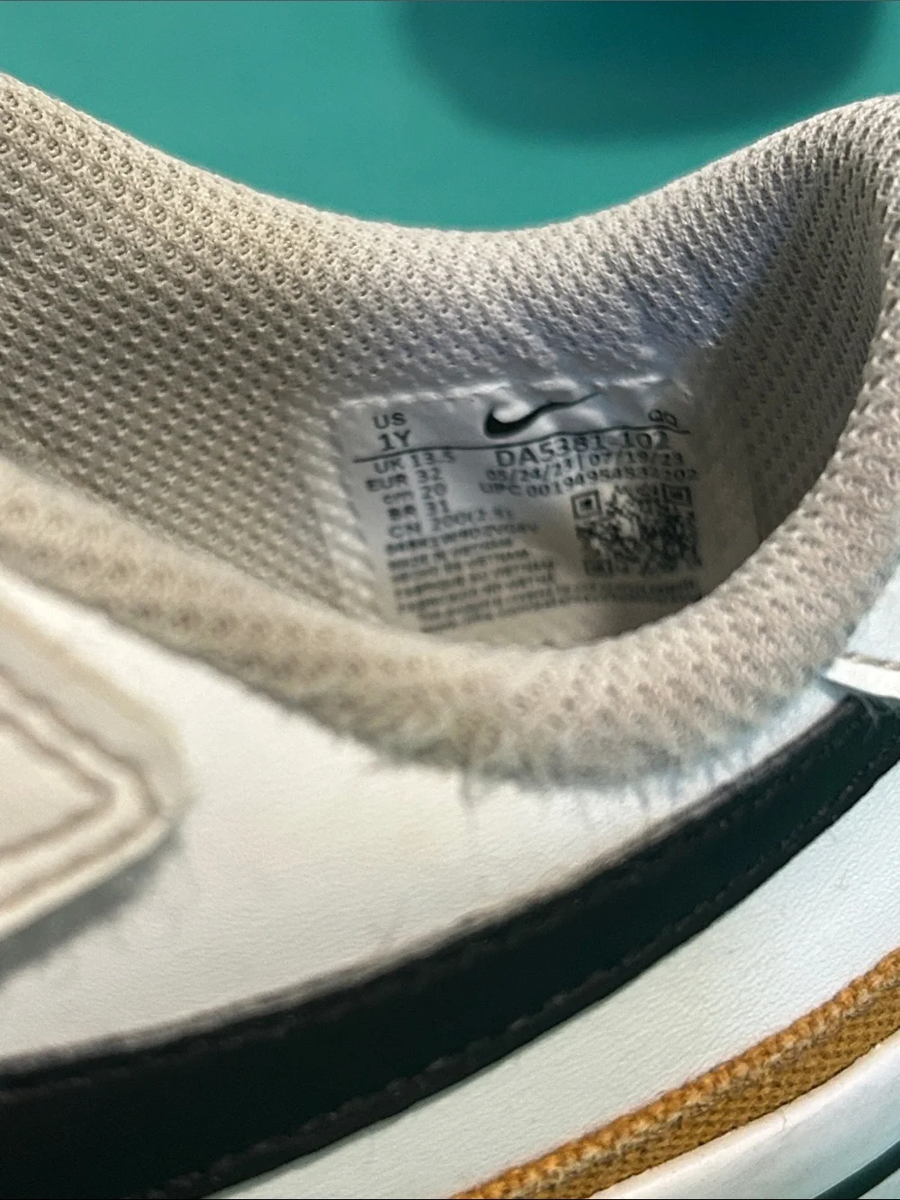 Nike Court Legacy -Tennis style shoe- SZ: 1Y